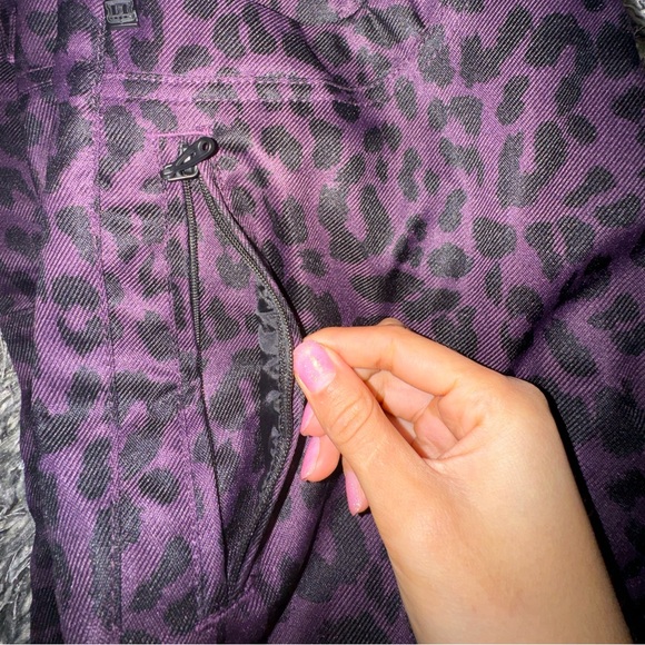dark purple flared leopard print snow pants
never been worn - Picture 5 of 8
